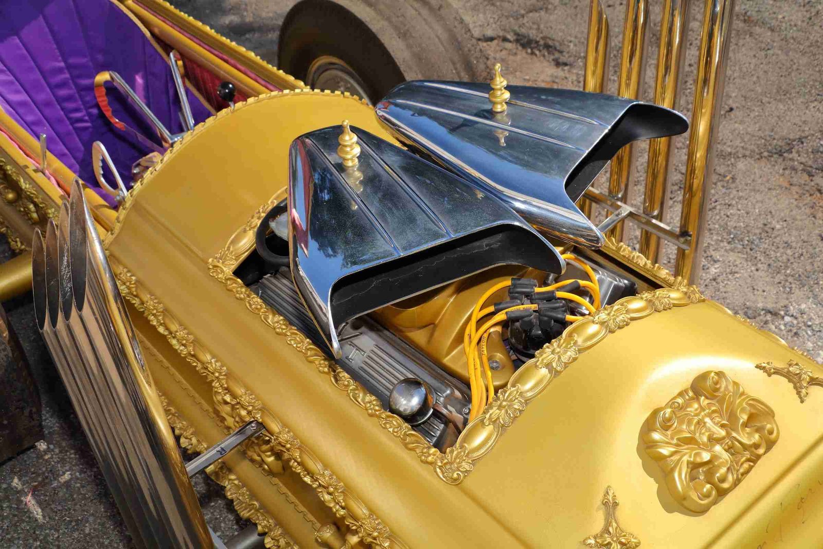 And Now For Something Completely Different: Drag-U-La – The Munster